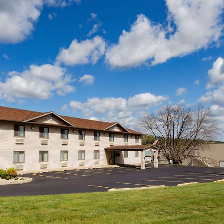 Hotel Super 8 By Wyndham Decorah Exterior foto