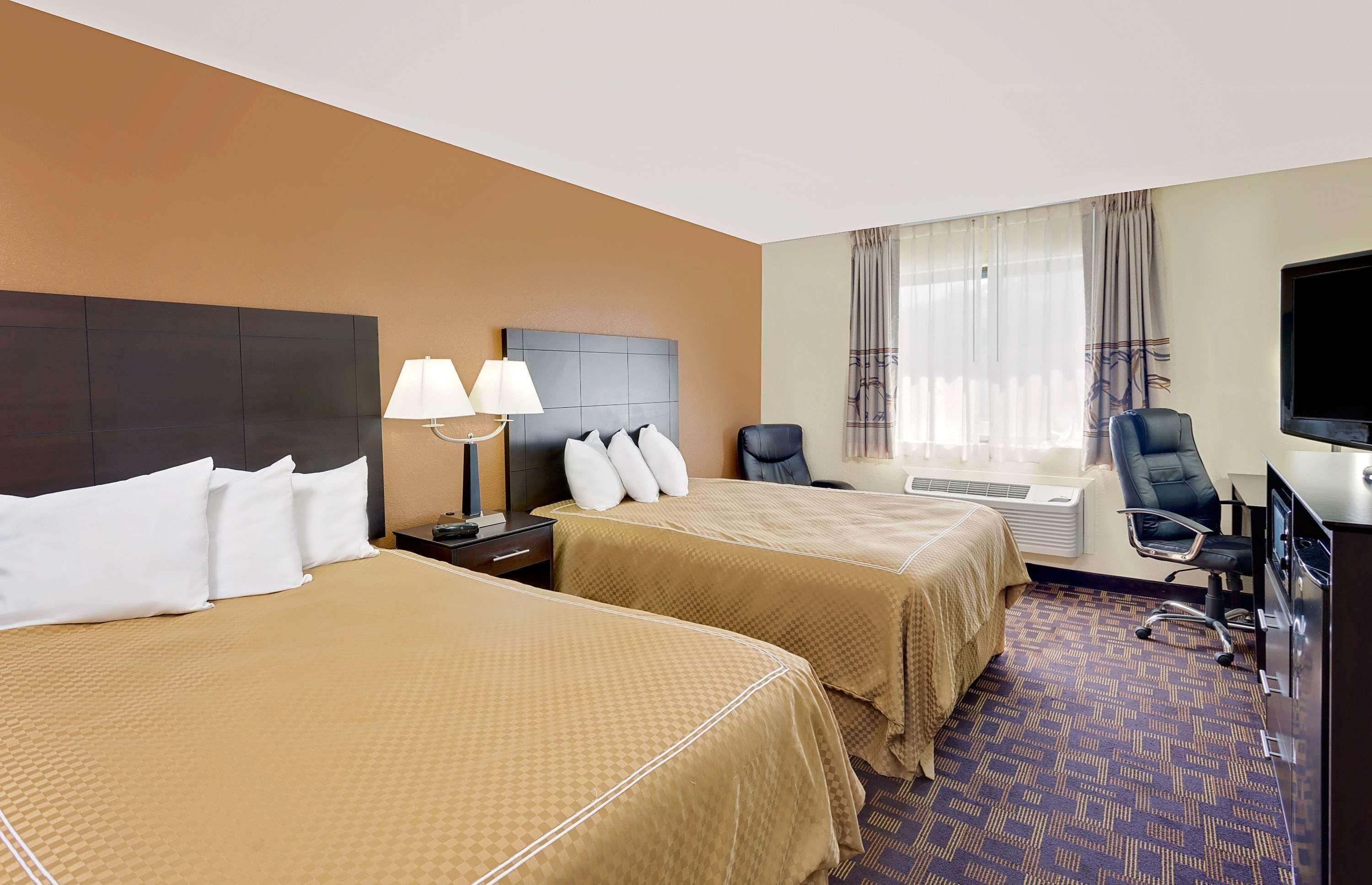 Hotel Super 8 By Wyndham Decorah Exterior foto