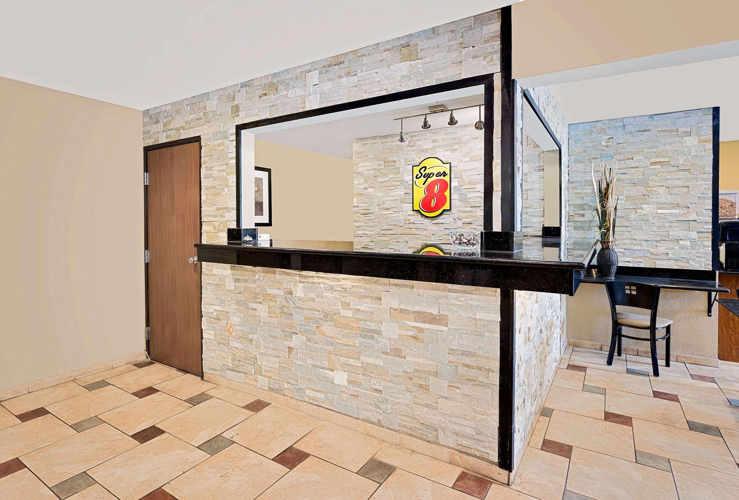 Hotel Super 8 By Wyndham Decorah Exterior foto