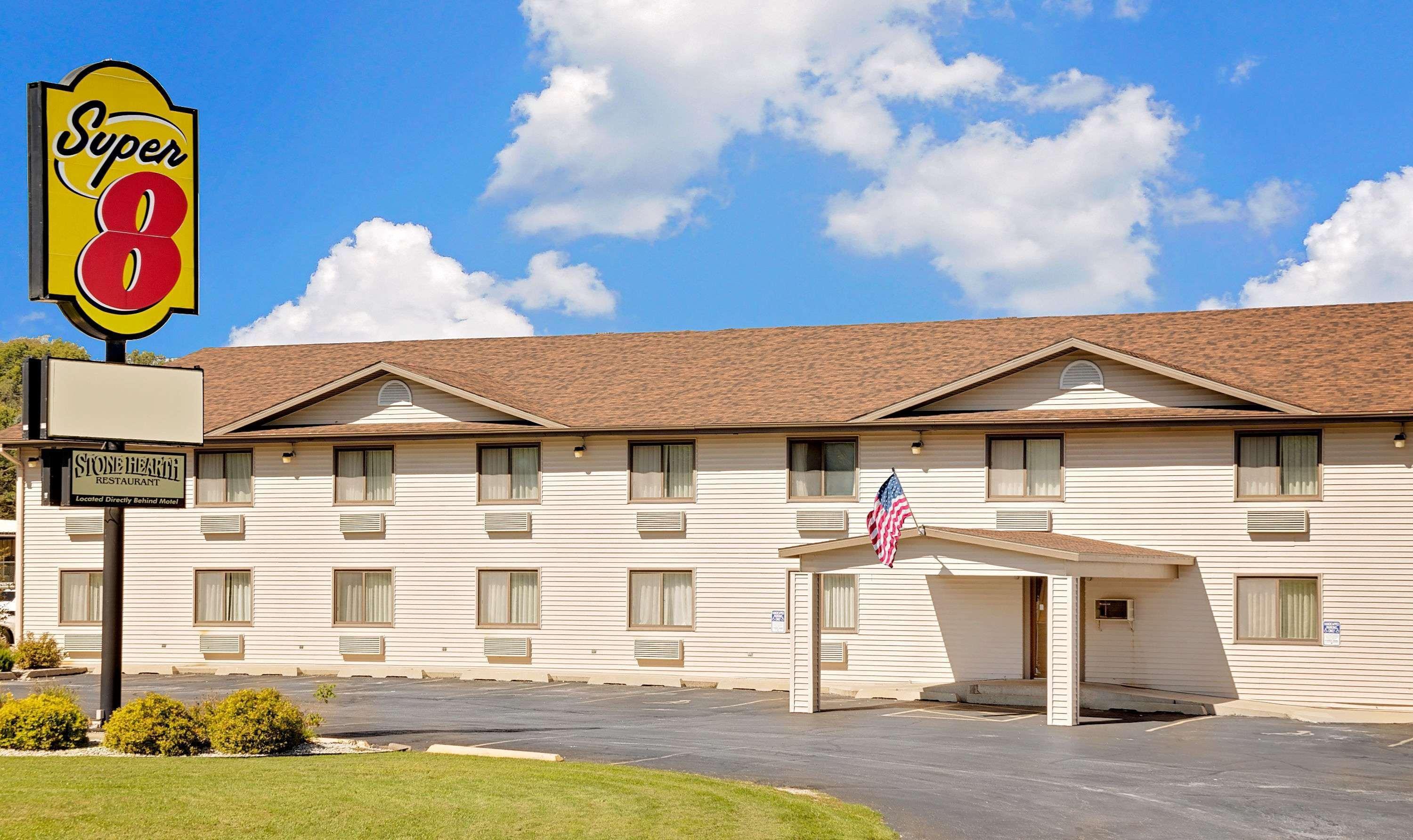 Hotel Super 8 By Wyndham Decorah Exterior foto